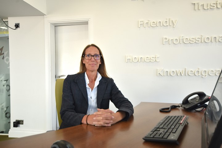 Lisa Mayhew founding director